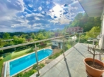 Exklusives neuwertiges Einfamilienhaus in einmaliger Grazer Lage mit Pool, großzügigem Garten & Balkon, Carports - Balkon