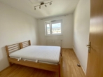 Oben Wohnen mit herrlicher Aussicht! Plus Wintergarten & Tiefgarage! - Schlafzimmer