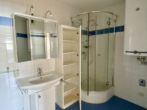 Oben Wohnen mit herrlicher Aussicht! Plus Wintergarten & Tiefgarage! - Bad Mit Dusche